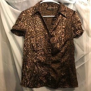 Short sleeve leopard print blouse 👚🐾